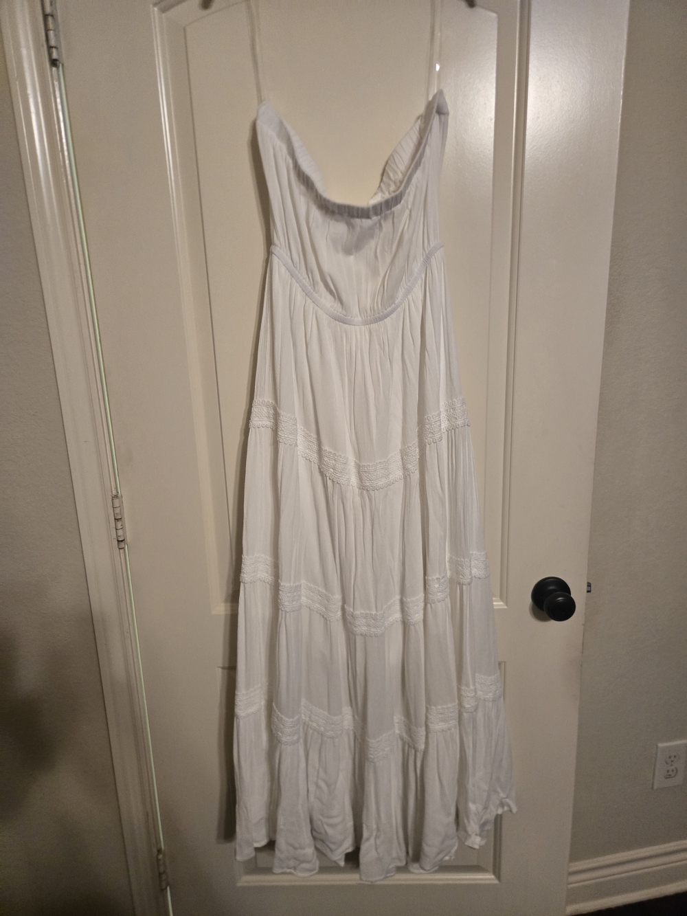 XL White Lace-Panel Maxi Dress - Women - Picture 2 of 3